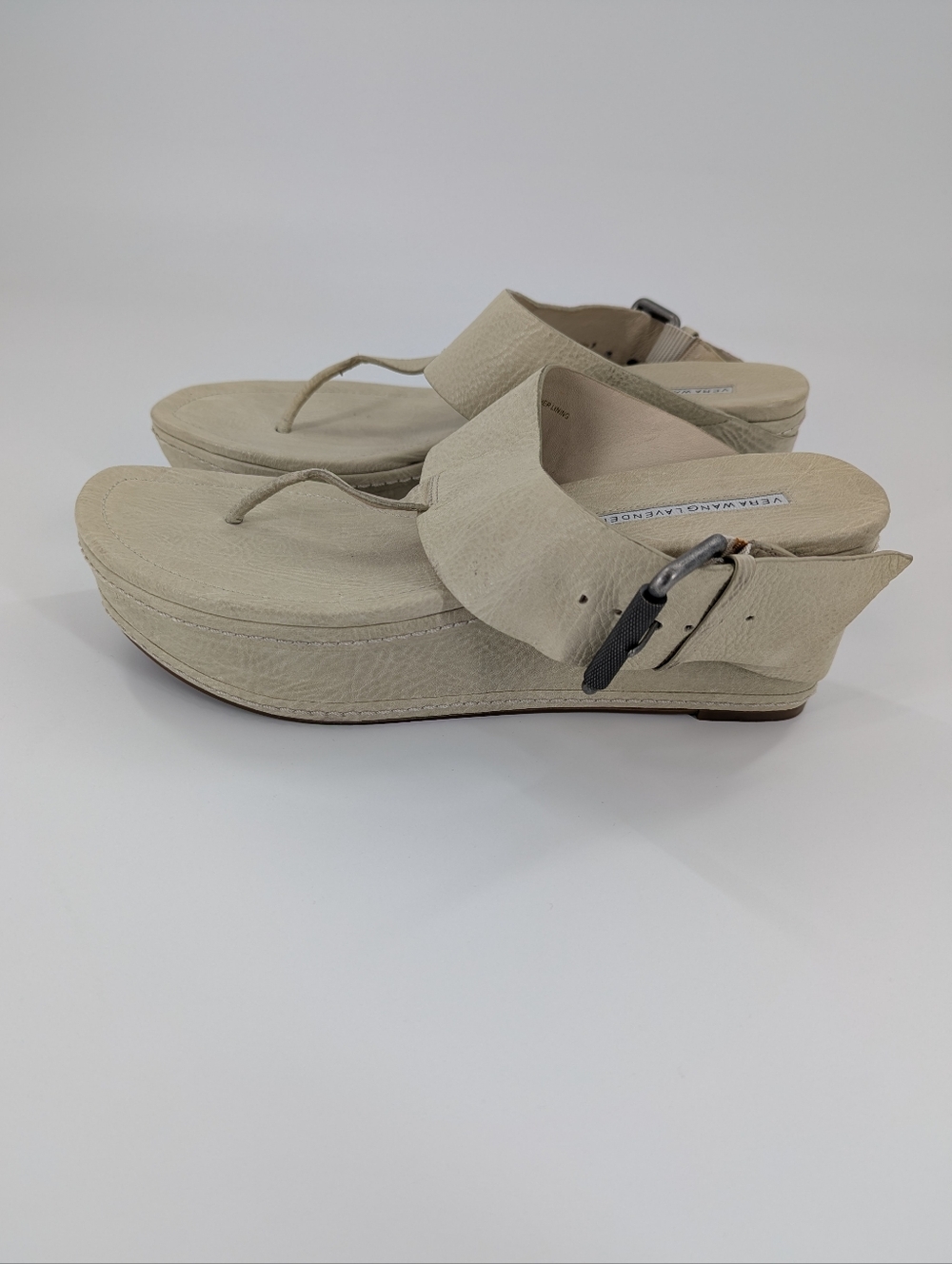 Vera Wang Leather Wedge Sandals Lavender Label Sz 10M Buckle Beige Vacation Boho